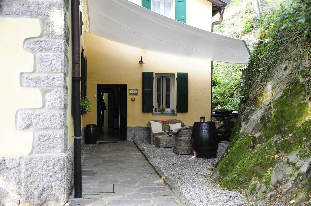 Ristorante Hotel Falchetto Brunate Buitenkant foto