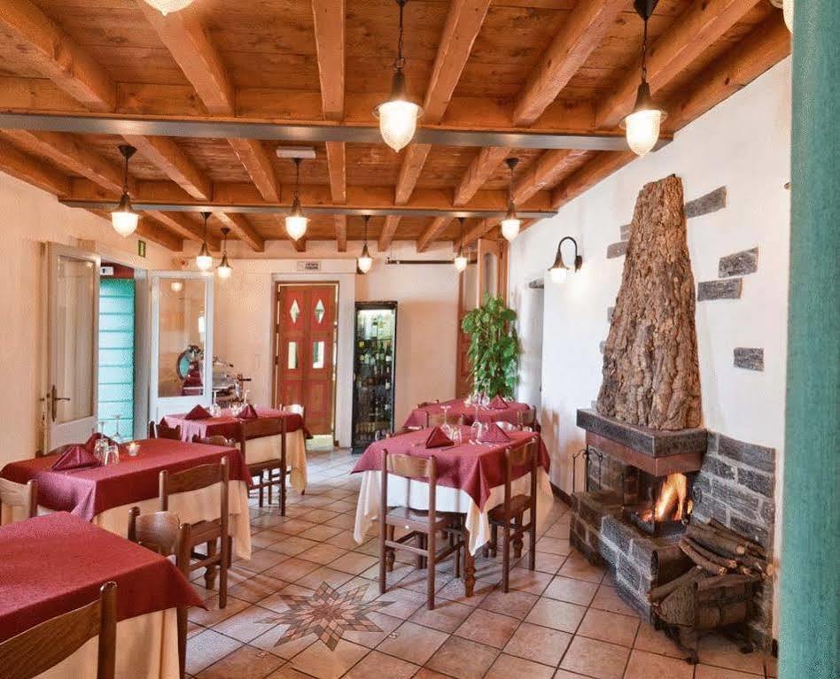 Ristorante Hotel Falchetto Brunate Buitenkant foto